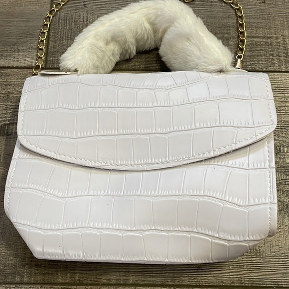 White Vegan Croc Fur Handle Statement Hand Bag - Picture 8 of 14